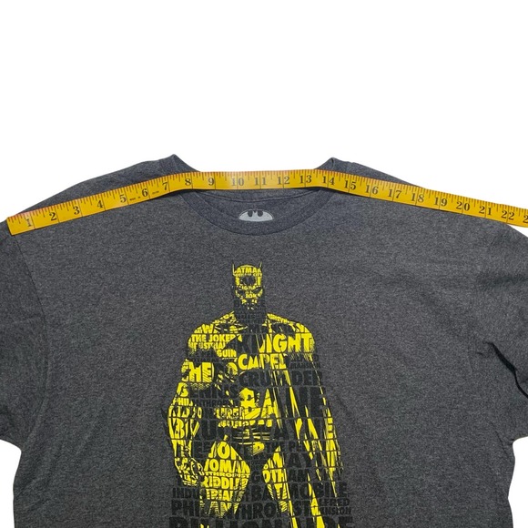 Batman | Men | Dark Knight Fandom Graphic Tee | Size Large - Picture 5 of 8